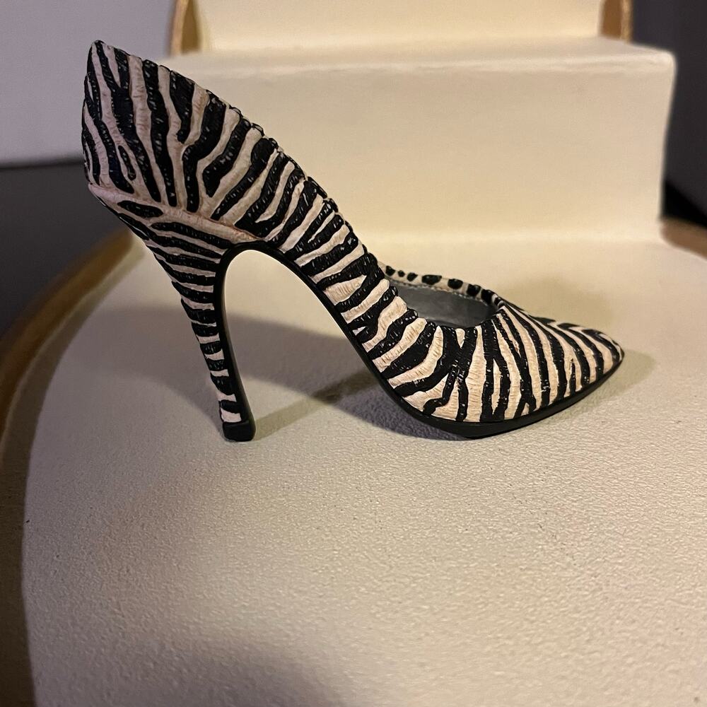 Just the Right Shoe Serengeti Raine Willits Design Collectible
